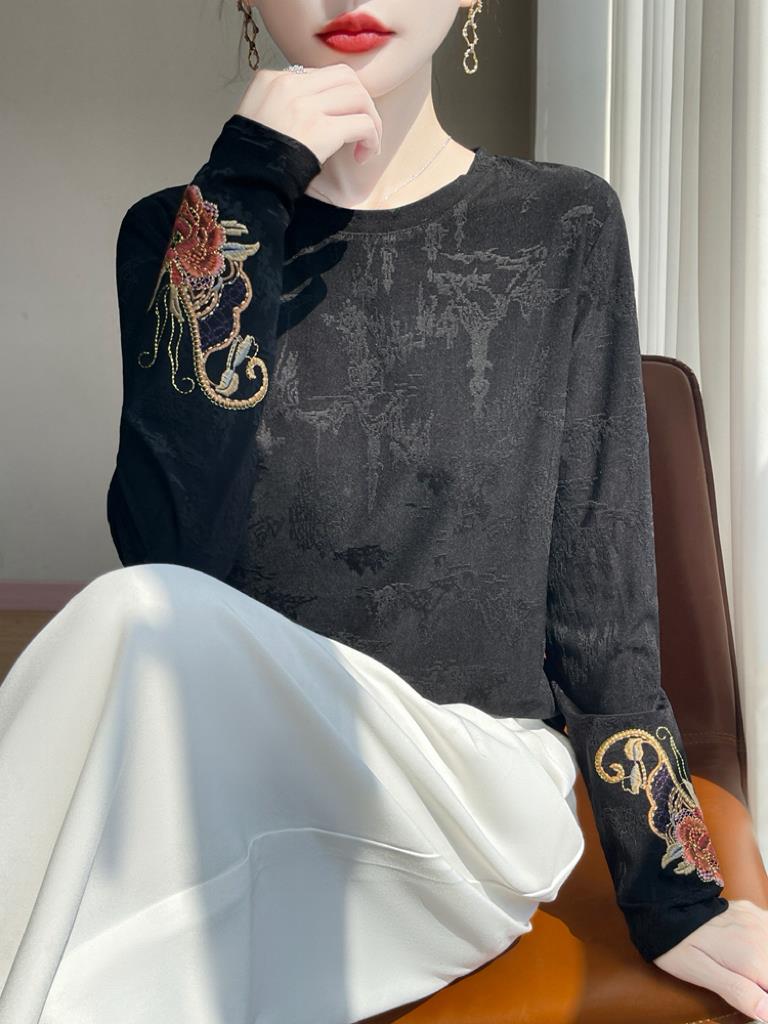 Ethnic Wear In Fashion - New Chinese Style round Neck Embroidered